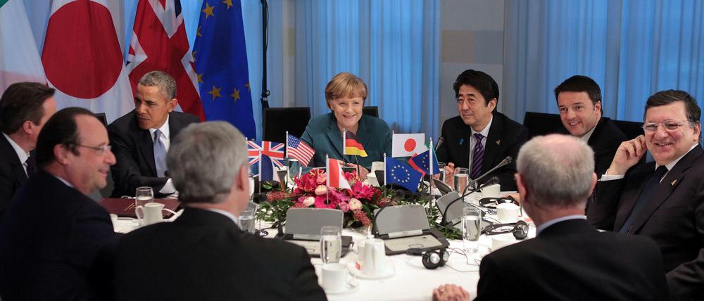 US-Präsident Obama, Angela Merkel und die anderen Staats- und Regierungschefs der führenden sieben Industriestaaten (G7) beraten am Montag über die Ukraine-Krise.