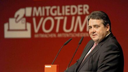 Beim Mitglieder-Votum in Hofheim am Donnerstagabend war SPD-Parteivorsitzende Sigmar Gabriel noch vergleichsweise entspannt. Später am Abend lieferte er sich mit Moderatorin Slomka ein heftiges Wortgefecht.
