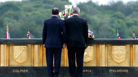 Gemeinsames Gedenken: François Hollande (l.) und Joachim Gauck.