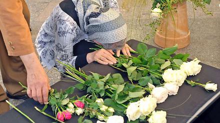 Trauer um die vor einem Jahr in Dresden ermordete Ägypterin Marwa El-Sherbini.