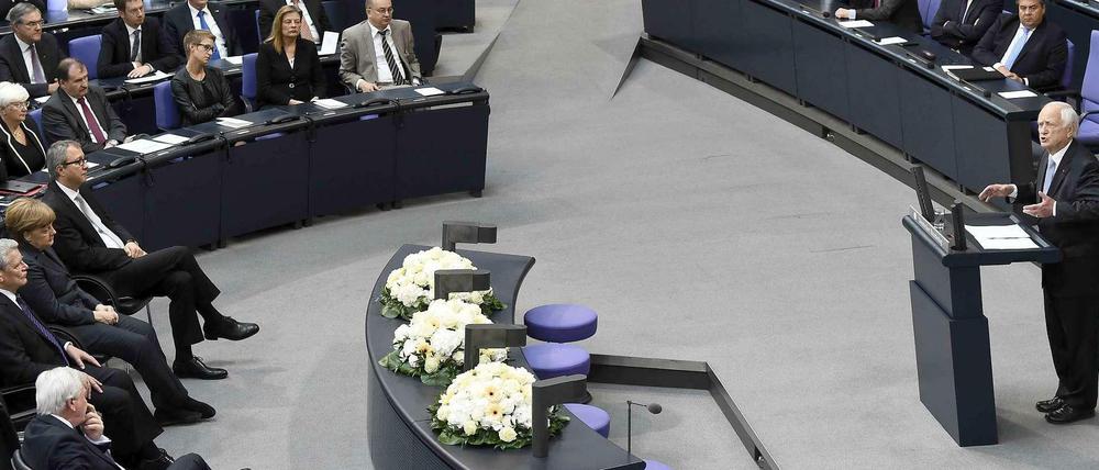 Der Historiker Heinrich August Winkler hielt die Hauptrede bei der Gedenkstunde im Bundestag zum 70. Jahrestages des Kriegsendes. Auch Bundeskanzlerin Angela Merkel und Bundespräsident Joachim Gauck verfolgten die Ansprache.