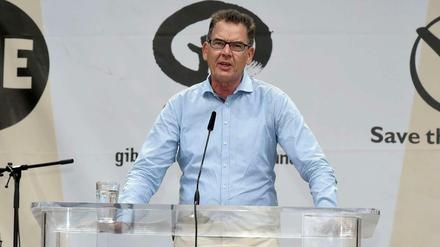 Bei Nichtregierungsorganisationen steht Entwicklungsminister Gerd Müller (CSU) hoch im Kurs. Das Foto zeigt ihn bei einer Kundgebung im Umfeld des G-7-Gipfels, die die Kampagnenorganisation One organisiert hatte. 