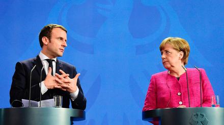 Kanzlerin Angela Merkel und Frankreichs Präsident Emmanuel Macron bei der gemeinsamen Pressekonferenz in Berlin.
