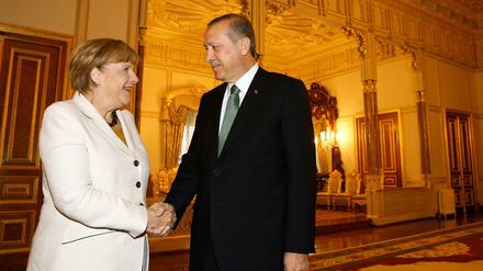 Angela Merkel und Recep Tayyip Erdogan bei einem früheren Treffen in Istanbul im Oktober 2015.