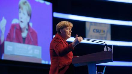 Die Kanzlerin kam - und wurde wenig freundlich aufgenommen. Angelas Merkels Auftritt beim CSU-Parteitag hat Spuren hinterlassen.