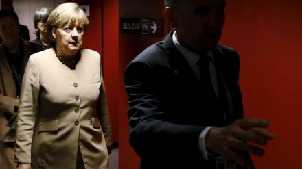 Alles bleibt im Dunkeln. Das Abhören des Handys von Angela Merkel wird nicht weiter untersucht.