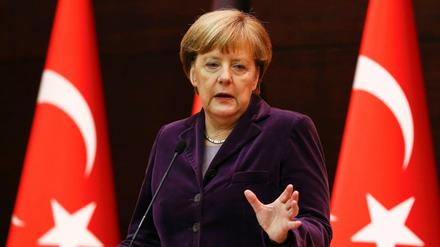 Bundeskanzlerin Angela Merkel kritisierte nach ihrem Treffen mit dem türkischen Ministerpräsidenten Ahmet Davutoglu die russischen Angriffe auf Aleppo. 