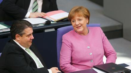 Angela Merkel und Sigmar Gabriel im Bundestag. 
