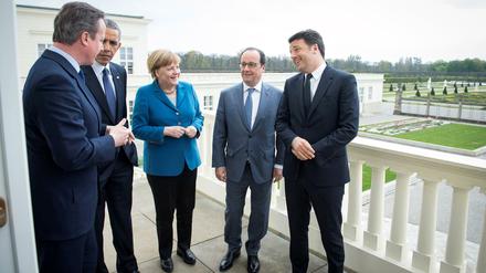 Gruppenbild mit Dame: Bundeskanzlerin Angela Merkel empfängt den britischen Premierminister David Cameron, US-Präsident Barack Obama, Frankreichs Präsidenten Francois Hollande und den italienischen Premierminister Matteo Renzi zu einem Minigipfel.