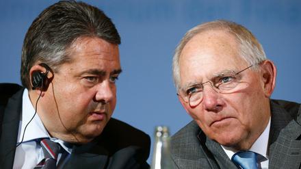Sind sich über die Zukunft Europas gar nicht einig: Wirtschaftsminister Sigmar Gabriel (SPD, links) und Finanzminister Wolfgang Schäuble (CDU).