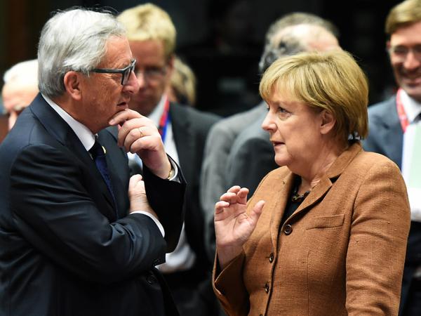 Bundeskanzlerin Angela Merkel beim Krisengipfel mit EU-Kommissionspräsident Jean-Claude Juncker.