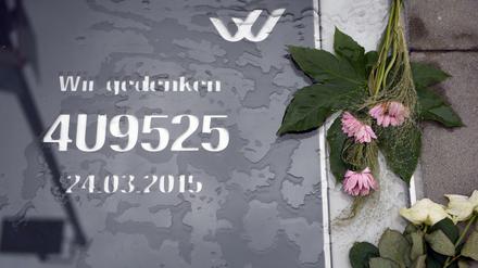 Eine Gedenktafel erinnert an das Unglück des Germanwings Fluges 4U9525.