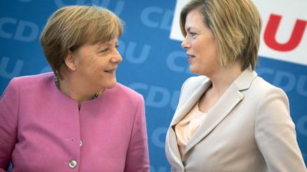 Bundeskanzlerin Angela Merkel (links, CDU) und die Parteivorsitzende der CDU Rheinland-Pfalz, Julia Klöckner.