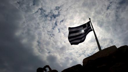 Griechische Flagge weht auf der Akropolis