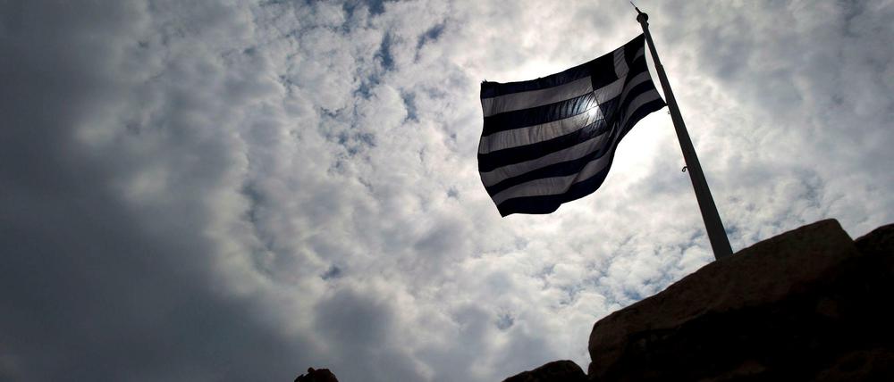 Griechische Flagge weht auf der Akropolis