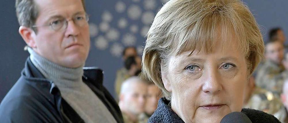 Stimme seiner (Ex-)Herrin: Angela Merkel macht Karl-Theodor zu Guttenberg eine klare Ansage.