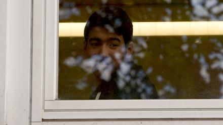 Ein jugendlicher Flüchtling in einem Haus für unbegleitete Minderjährige in Neumünster.