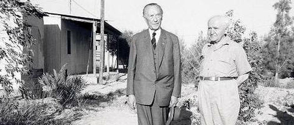 Erster Besuch in Israel. Konrad Adenauer (l.) und Israel Premier David Ben Gurion 1966 in der Negev-Wüste.