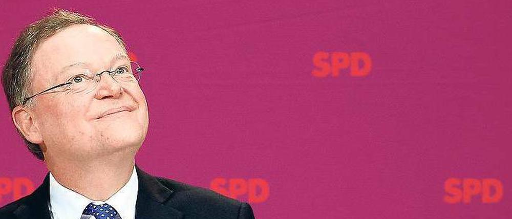 Nach seinem Kurzbesuch im Willy-Brandt-Haus will Stephan Weil nach eigenen Worten sehr zügig eine Regierung mit den Grünen bilden und als Erstes die Studiengebühren abschaffen. Das hatte er im Wahlkampf versprochen.