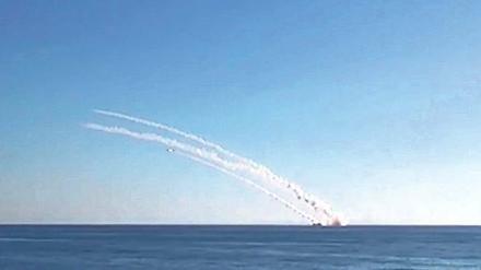 Ein russisches U-Boot hat vom Mittelmeer aus Stellungen der Terrormiliz „Islamischer Staat“ (IS) in Syrien mit Raketen angegriffen.