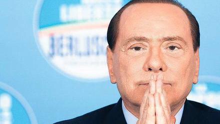Silvio Berlusconi sieht sich als milden Helfer in der Not, nicht als Straftäter. Im Prozess gegen ihn ist der ehemalige Regierungschef bisher nur einmal persönlich erschienen.
