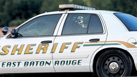 Dieser Dienstwagen wurde bei den Polizistenmorden in Baton Rouge von drei Kugeln getroffen.