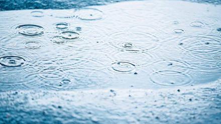 Regen kann ein Geschenk der Götter sein. Oder einfach nur tropfenförmiger Niederschlag.