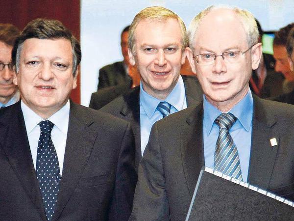 Die drei von der EU. Kommissionschef José Manuel Barroso, der scheidende Regierungschef Belgiens, Yves Leterme, und Ratschef Herman Van Rompuy (von links).