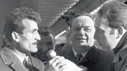 Ismail Bahadir (links) wurde 1969 als der millionste "Gastarbeiter" in Deutschland gefeiert. Foto: dpa