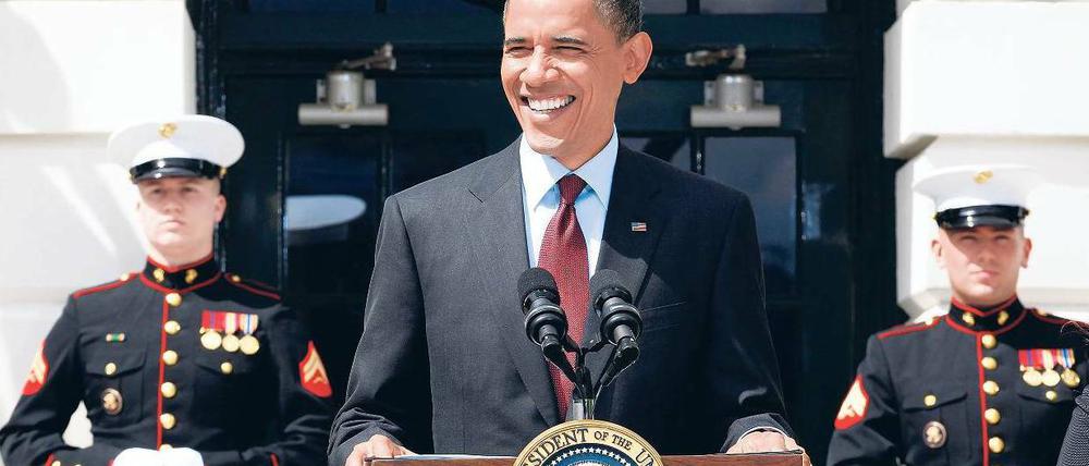 Messbarer Effekt. Seit der Tötung des Al-Qaida-Gründers Osama bin Laden haben jetzt laut Umfragen rund 51 Prozent der US-Bürger ein positives Bild von US-Präsident Barack Obama. Vor dem Zugriff überwog die Ablehnung. Foto: Jim Young/Reuters