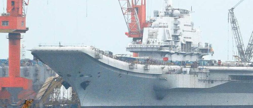 Ein erster Schritt. Mit dem Umbau eines ukrainischen Schiffes reiht China sich in die Reihe der Mächte, die eine Flugzeugträgerflotte besitzen. Von US-amerikanischen Dimensionen ist das Reich der Mitte aber noch weit entfernt. Foto: Jacky Chen/Reuters