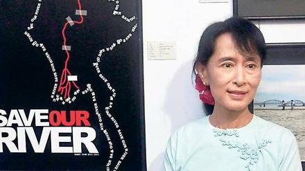Hört die Regierung auf ihr Volk? Nicht nur Oppositionsführerin Suu Kyi kann das kaum glauben. In Birma gibt es Widerstand gegen Dämme am Irrawaddy. Foto: Nyein Chan Naing/dpa