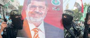 Hoffen auf Unterstützung. Militante Palästinenser in Gaza begrüßen die Wahl des Ex-Muslimbruders Mursi zum ägyptischen Präsidenten. Sie glauben, dass Ägypten sein politisches Gewicht stärker zugunsten der Palästinenser nutzen wird.