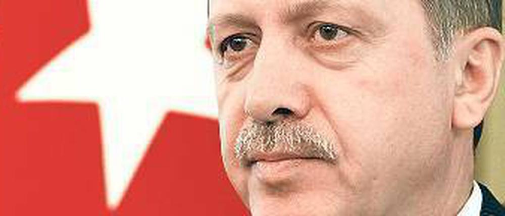 Der türkische Regierungschef Erdogan will in Berlin die Solidarität im Syrien-Konflikt einfordern.