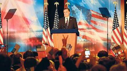 Moment der Niederlage. Der Republikaner Mitt Romney ließ die Öffentlichkeit warten, bevor er in Boston Obamas Wahlsieg eingestand. Foto: dpa
