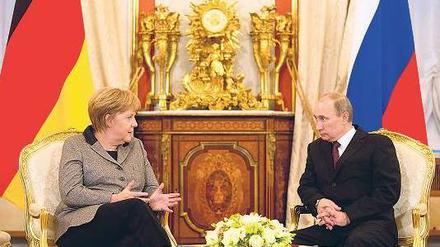 Deutliche Worte im Kreml: Kanzlerin Angela Merkel (CDU) im Gespräch mit Wladimir Putin. 