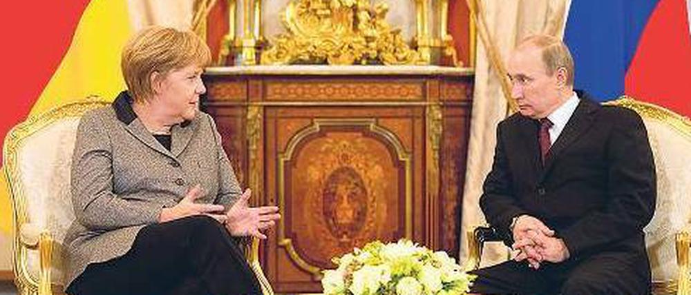 Deutliche Worte im Kreml: Kanzlerin Angela Merkel (CDU) im Gespräch mit Wladimir Putin. 