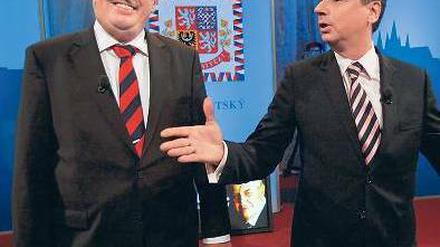 Die Ex-Premierminister Milos Zeman (links) und Jan Fischer gelten als Favoriten bei der Präsidentenwahl.