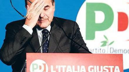 Enttäuscht: Pier Luigi Bersani, Chef des „Partito Democratico“, war sich monatelang seines Sieges sicher. Doch der Vorsprung von Mitte-Links auf Berlusconis Lager ist hauchdünn. Foto: T. Gentile/rtr