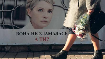 Der Fall Timoschenko ist derzeit eines der größten Hindernisse für die Annäherung des Landes an die Europäische Union. „Sie wurde nicht gebrochen. Und du?“ steht auf dem Plakat in der ukrainischen Hauptstadt Kiew.