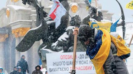Protest in Kiew. Angehörige der Opposition demonstrieren auf dem Maidan-Platz für eine Annäherung der Ukraine an die EU. Foto: Alexander Demianchuk/Reuters