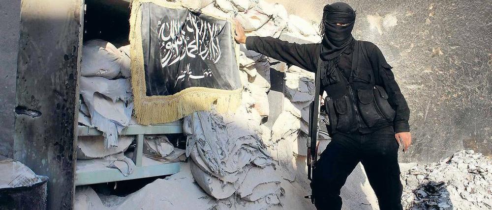 Geländegewinne: Militante Islamisten wie die salafistischen Kämpfer der Al-Nusra-Front versuchen mit allen Mitteln, in Syrien ein Kalifat zu errichten. Foto: Molhem Barakat /Reuters