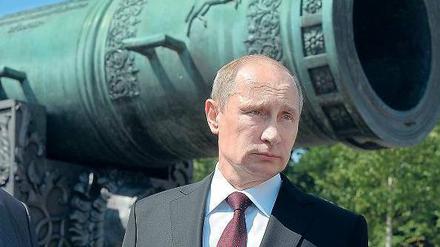 Muss vorerst verzichten. Das Russland Präsident Putins wird vom Westen mit Sanktionen belegt, die auch deutsche Rüstungsfirmen betreffen. 