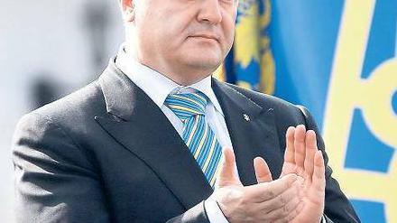 Klare Ansage. Präsident Petro Poroschenko will den Konflikt in Osten seines Landes militärisch lösen und rüstet dafür massiv auf.