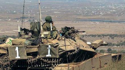 Auf Posten: Israelische Soldaten beobachten das Grenzgebiet zu Syrien.