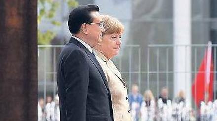 Erst die Wirtschaft, dann das Vergnügen.  Kanzlerin Angela Merkel und Chinas Premierminister Li Keqiang.