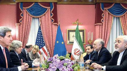 Vor der Einigung? Ein Abkommen wäre ein Erfolg für US-Außenminister Kerry (l.)und seinem iranischen Kollegen Sarif (r.). 