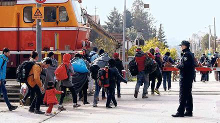 Neue Route. Flüchtlinge erreichen in Zapresic die Grenze zwischen Kroatien und Slowenien.