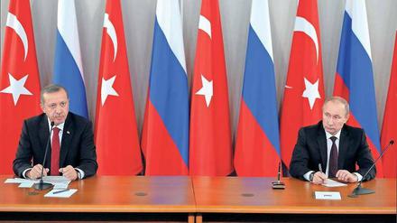 Auf Distanz. Seit dem Abschuss eines russischen Kampfjets hat sich das Klima zwischen Erdogan (l.) und Putin verschlechtert. Früher waren beide enge Partner. 