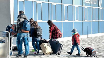 Zurück ins Heimatland. Asylbewerber aus Marokko, Algerien und Tunesien sollen künftig schneller abgeschoben werden können. 